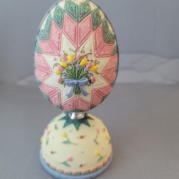 Daughter's Bouquet You are my Sunshine Patchwork of Love Musical Egg Collection - Picture 2 of 6